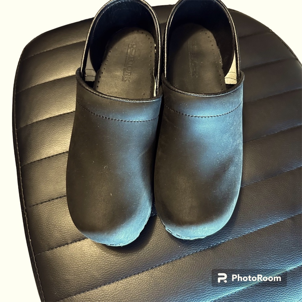 Bjork Swedish women’s pro oiled leather clogs size 40 converts to women’s 9-9.5